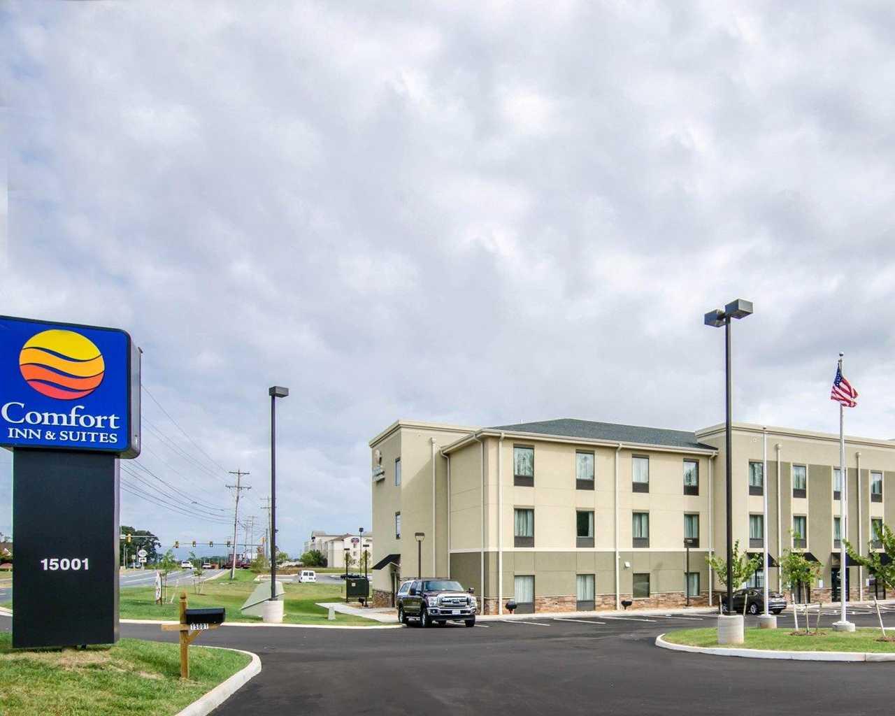 Comfort Inn & Suites Lynchburg Airport - University Area Kültér fotó