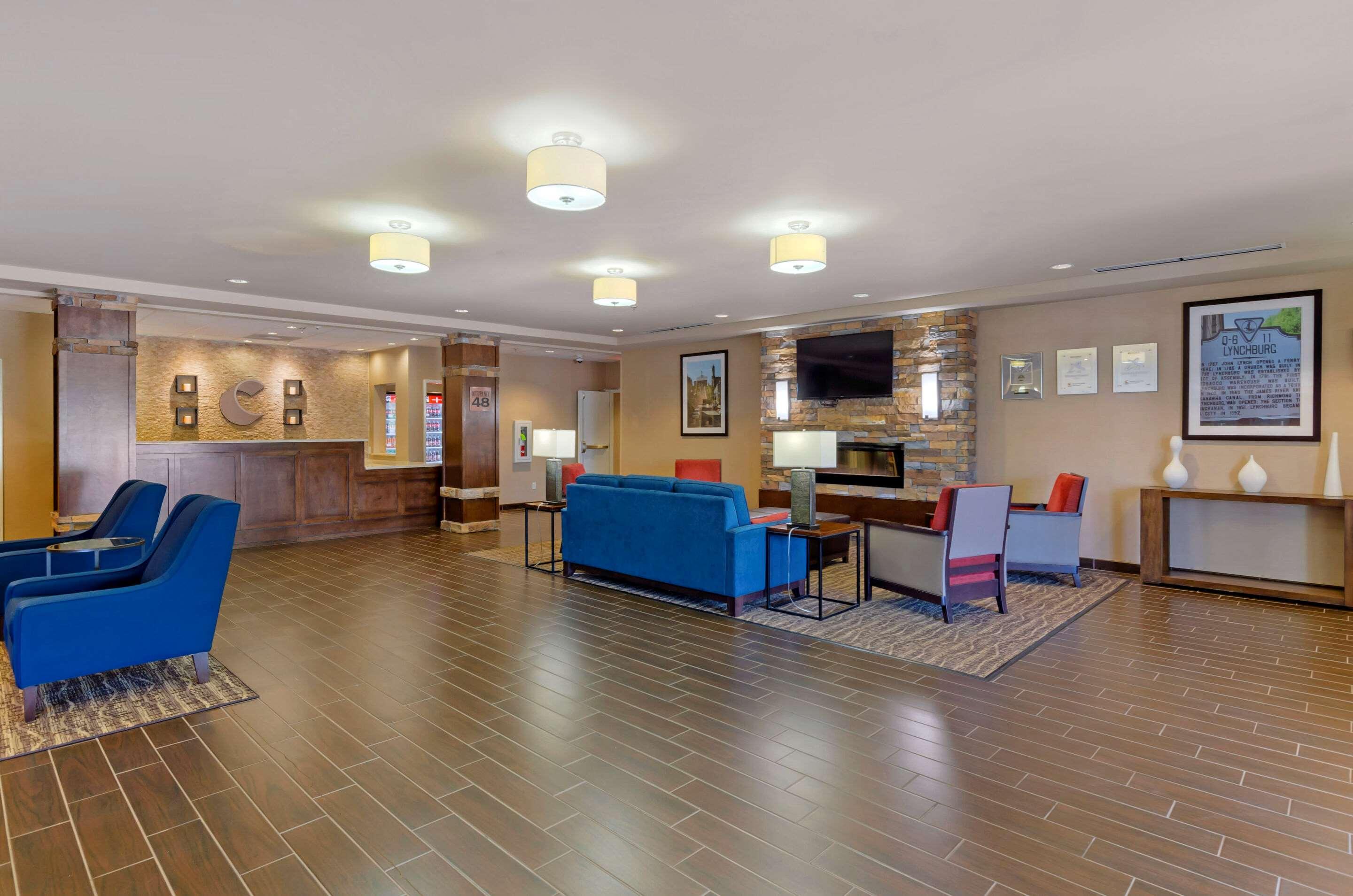 Comfort Inn & Suites Lynchburg Airport - University Area Kültér fotó